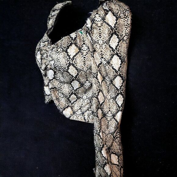 Windsor snake print long sleeve crop top - Picture 2 of 6